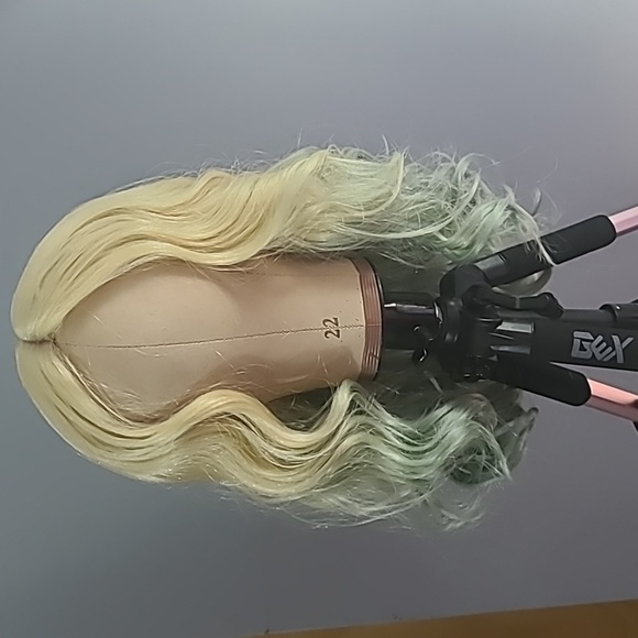 Custom dyed Synthetic blonde wig - Picture 6 of 10